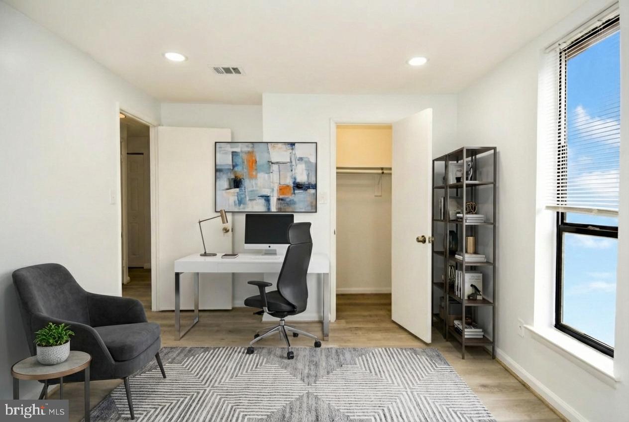 HUNTLEY SQUARE CONDOMINIUMS - Residential