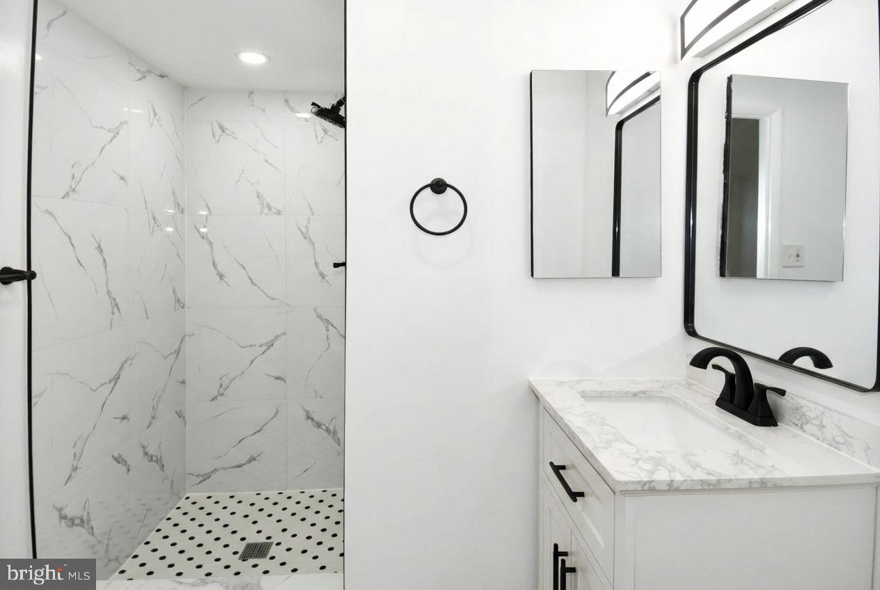 HUNTLEY SQUARE CONDOMINIUMS - Residential