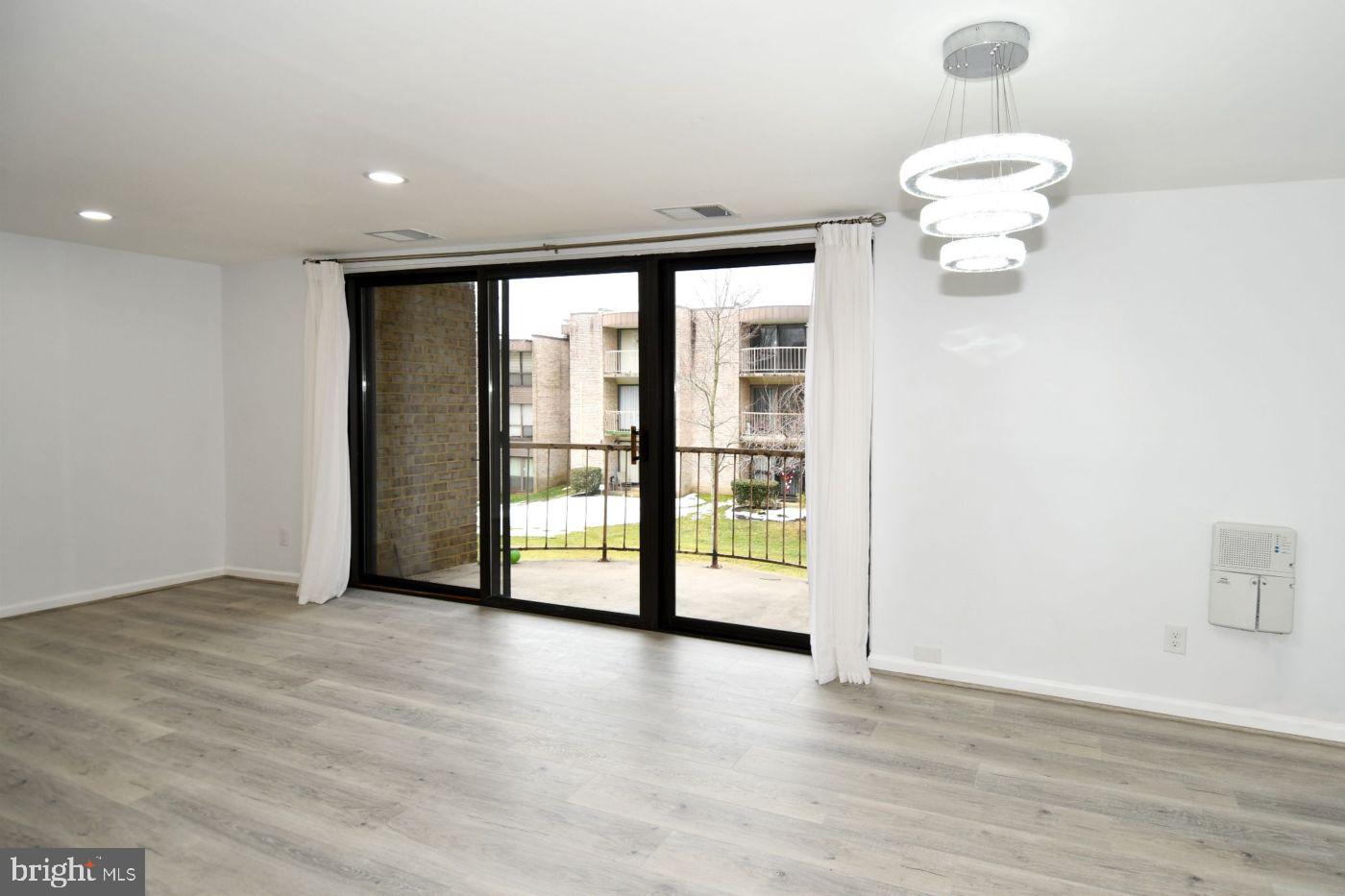 HUNTLEY SQUARE CONDOMINIUMS - Residential