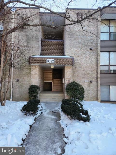 HUNTLEY SQUARE CONDOMINIUMS - Residential