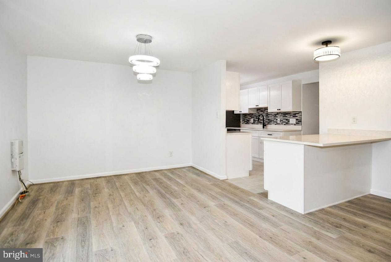 HUNTLEY SQUARE CONDOMINIUMS - Residential