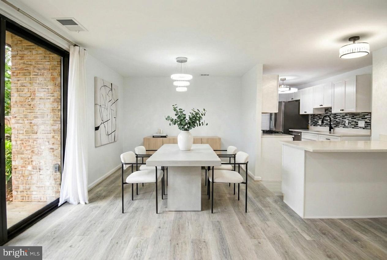 HUNTLEY SQUARE CONDOMINIUMS - Residential