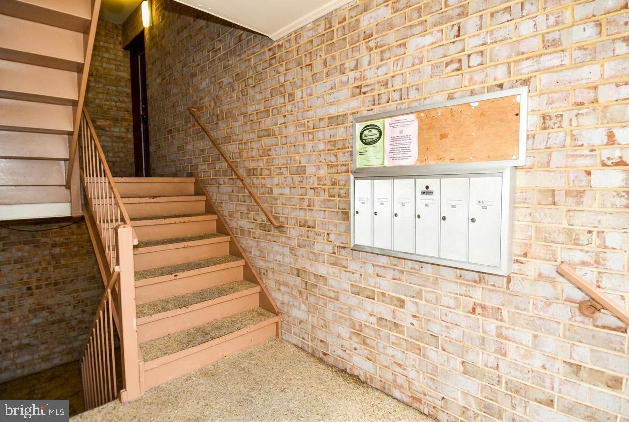 HUNTLEY SQUARE CONDOMINIUMS - Residential