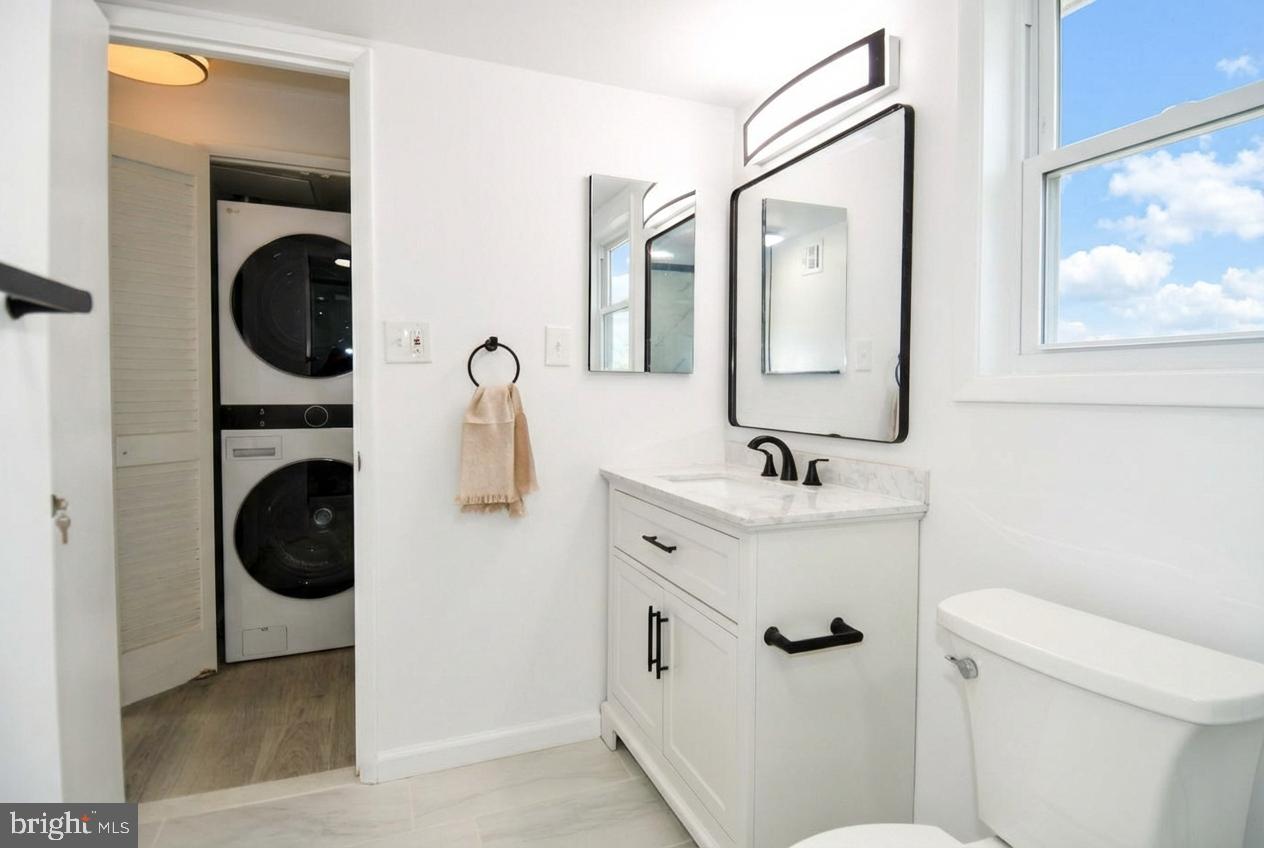 HUNTLEY SQUARE CONDOMINIUMS - Residential