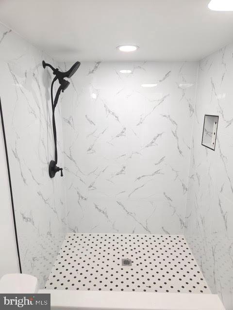 HUNTLEY SQUARE CONDOMINIUMS - Residential