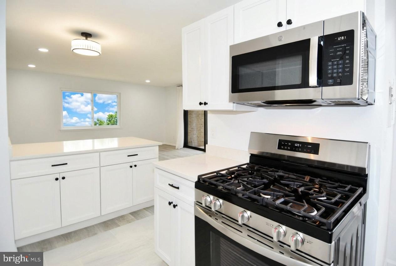 HUNTLEY SQUARE CONDOMINIUMS - Residential