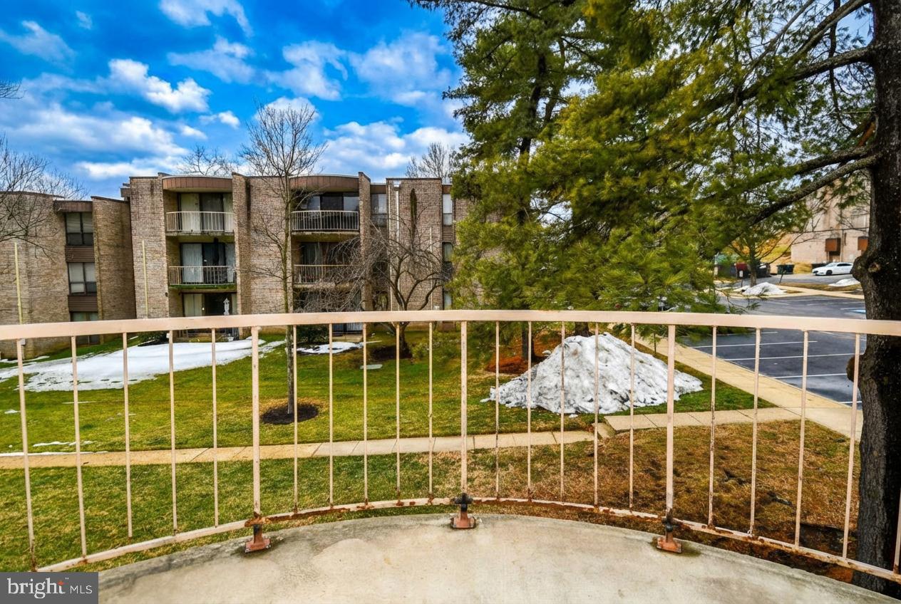 HUNTLEY SQUARE CONDOMINIUMS - Residential