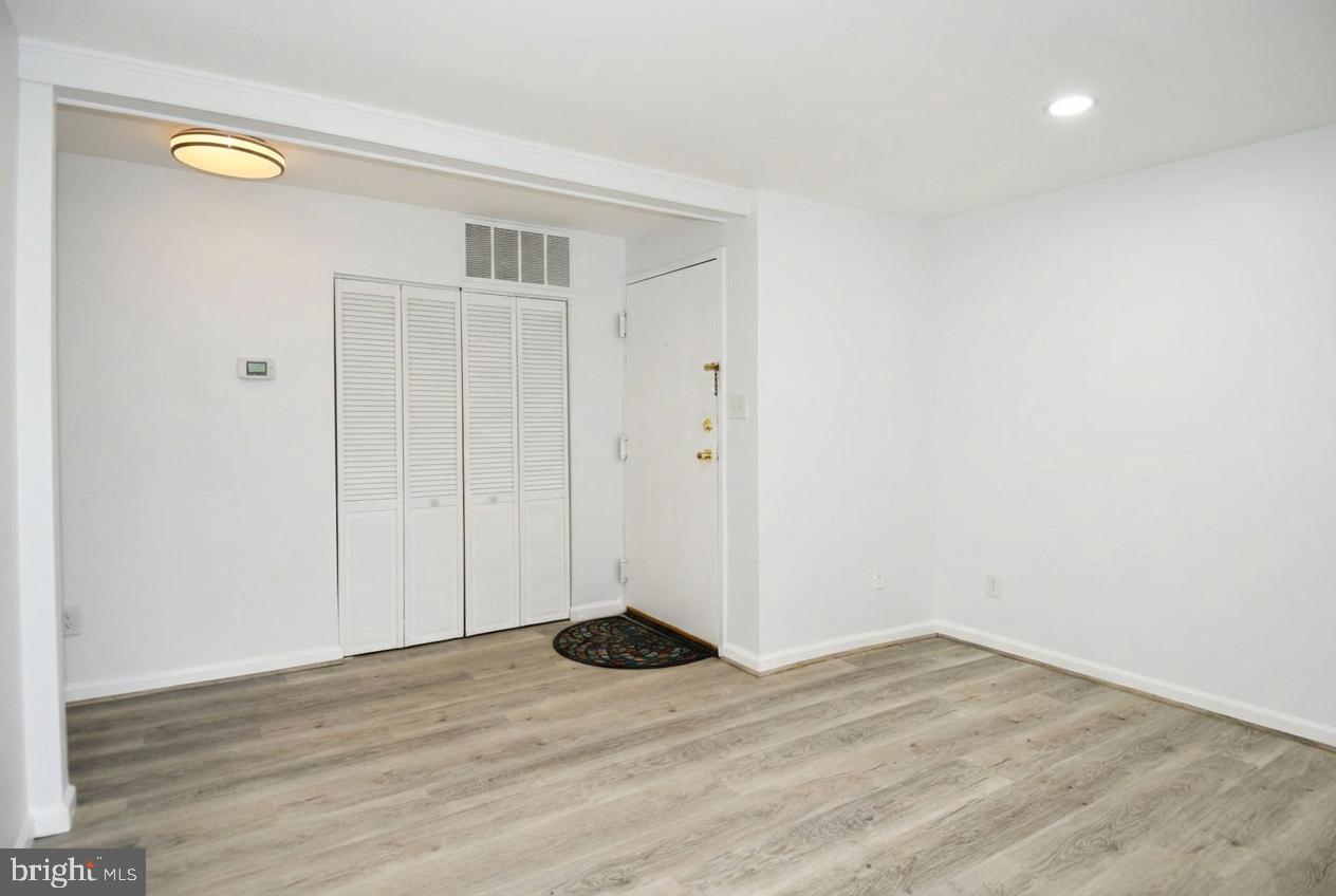 HUNTLEY SQUARE CONDOMINIUMS - Residential