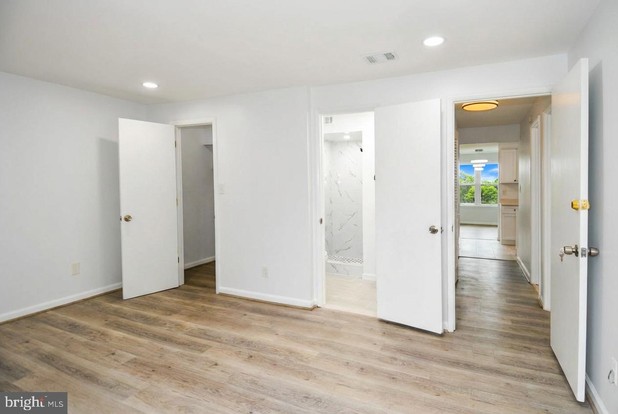 HUNTLEY SQUARE CONDOMINIUMS - Residential