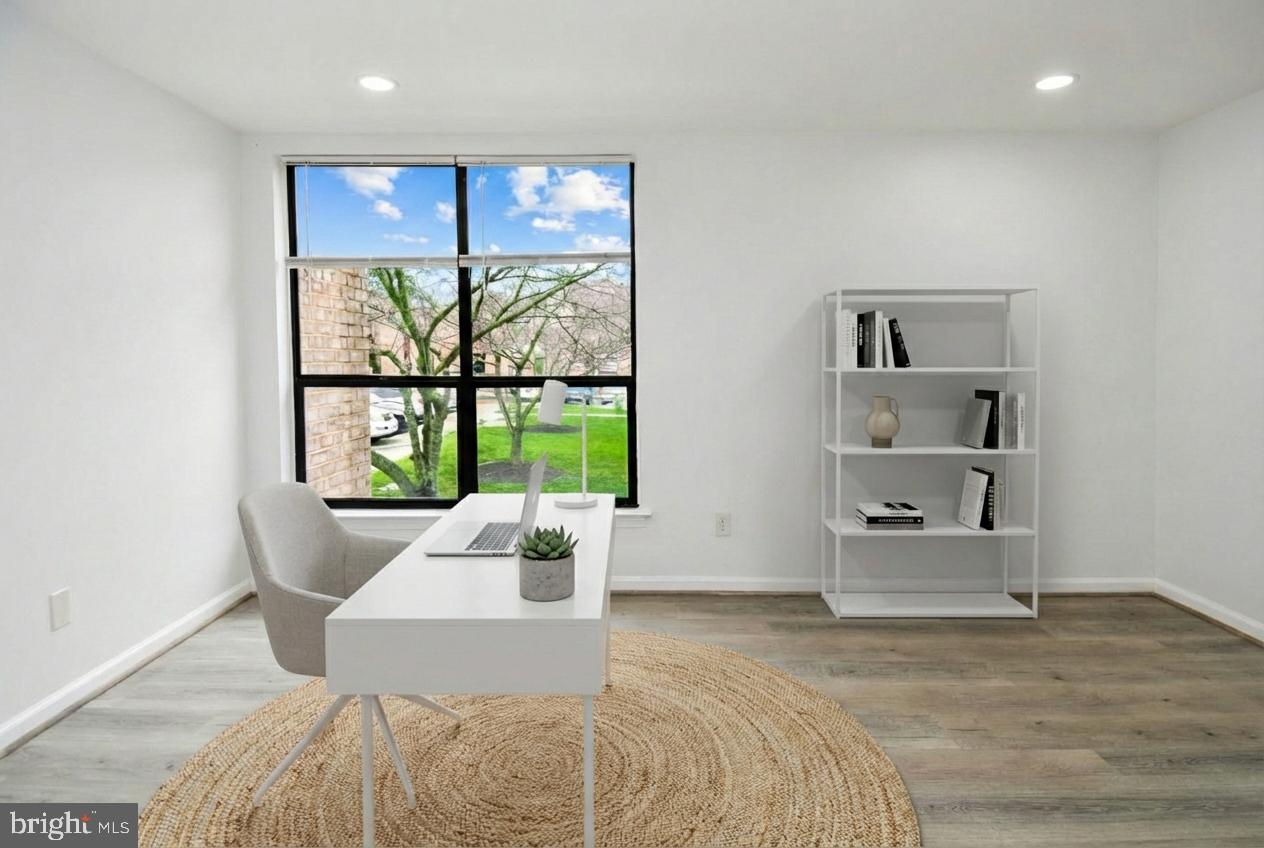 HUNTLEY SQUARE CONDOMINIUMS - Residential