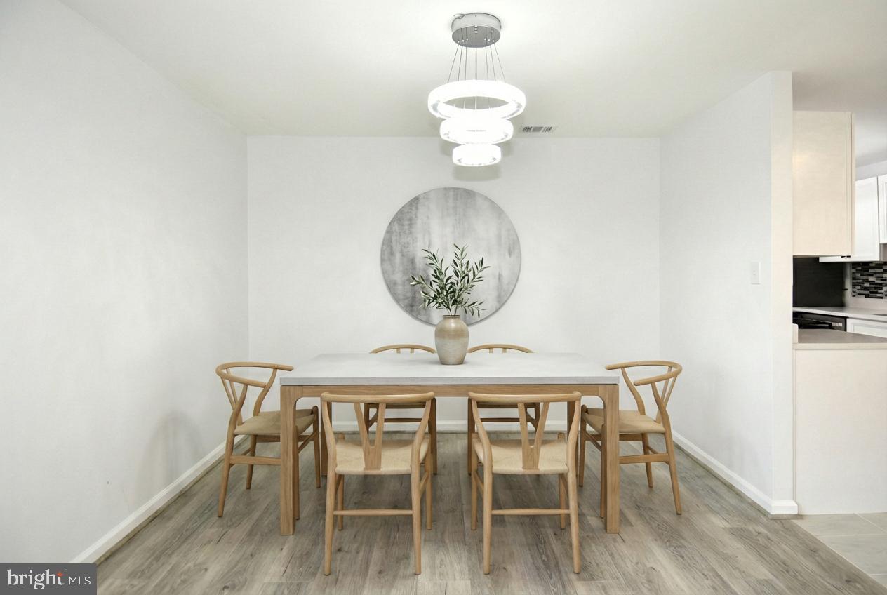 HUNTLEY SQUARE CONDOMINIUMS - Residential