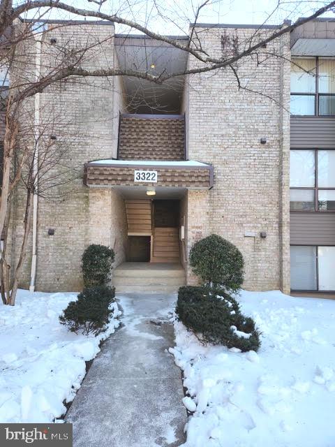 HUNTLEY SQUARE CONDOMINIUMS - Residential