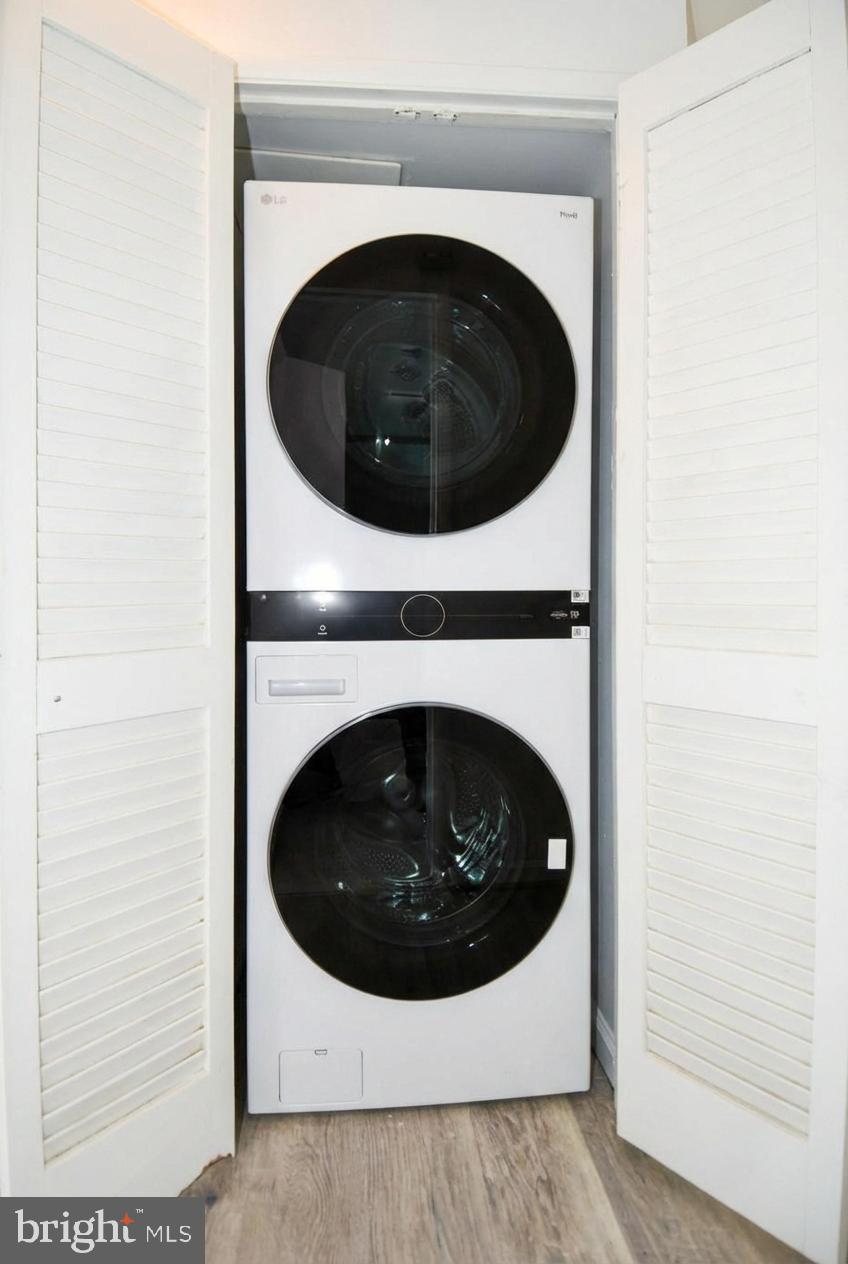 HUNTLEY SQUARE CONDOMINIUMS - Residential