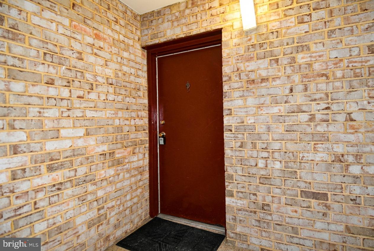 HUNTLEY SQUARE CONDOMINIUMS - Residential