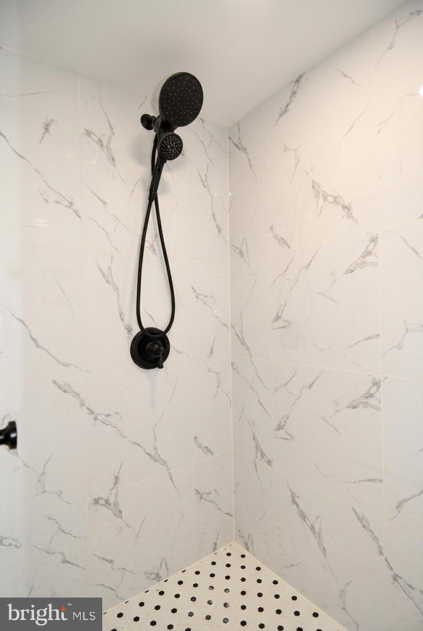 HUNTLEY SQUARE CONDOMINIUMS - Residential