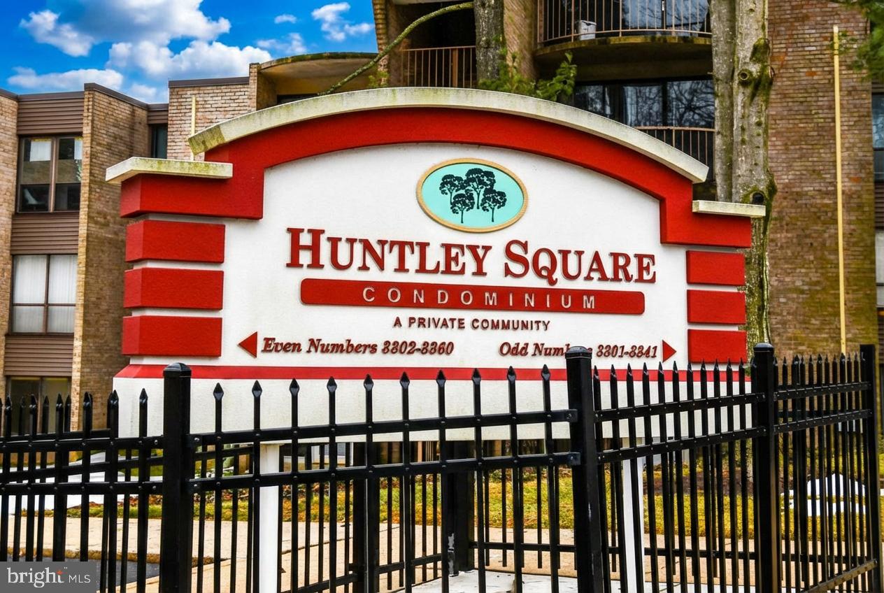 HUNTLEY SQUARE CONDOMINIUMS - Residential