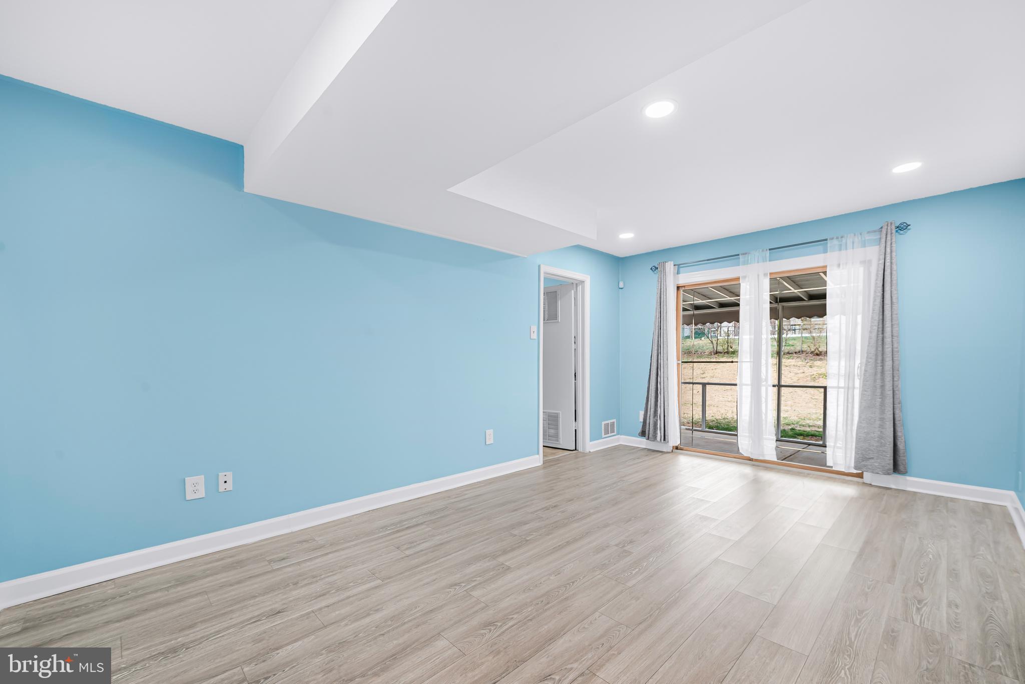 THE PROVINCES - Residential