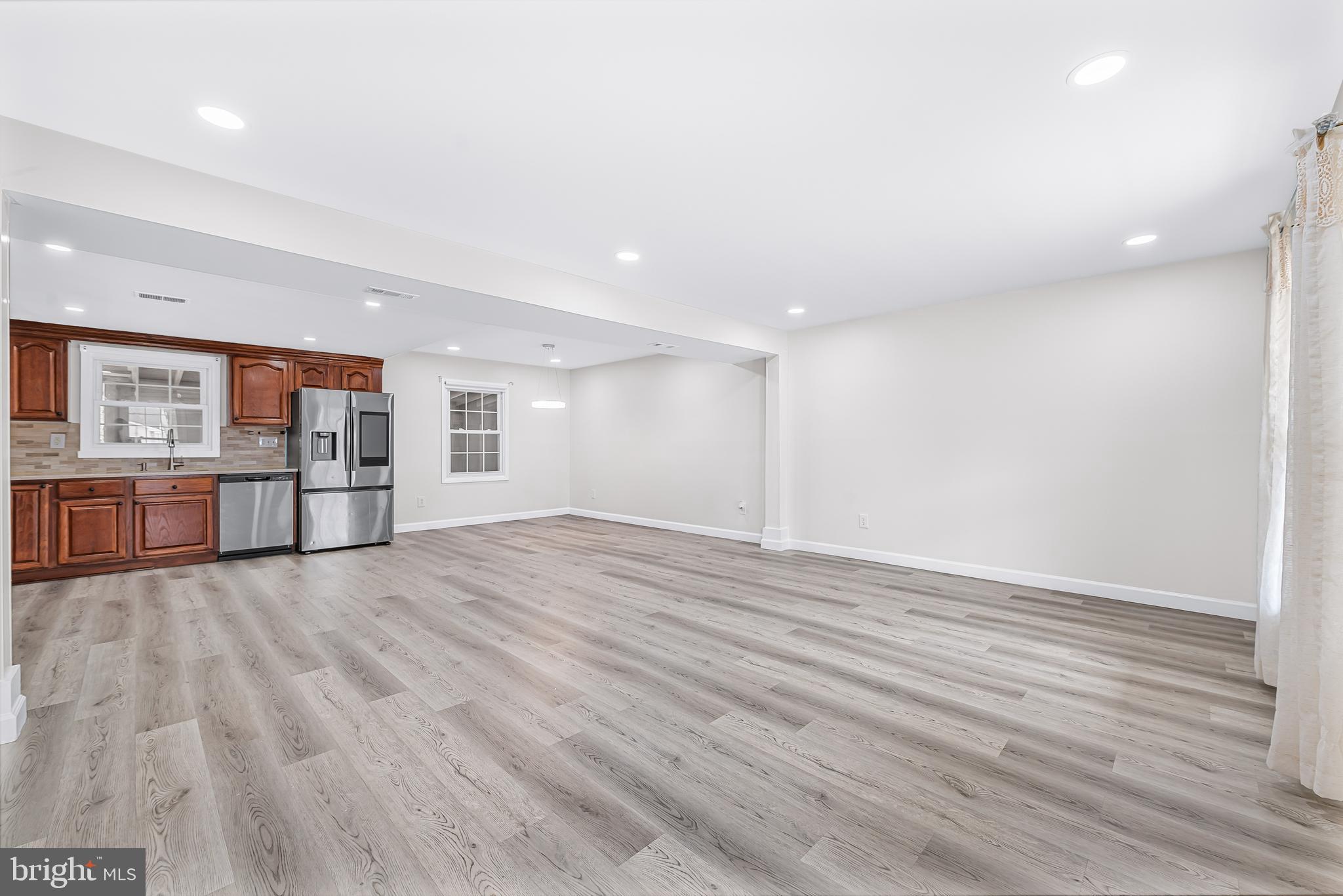 THE PROVINCES - Residential