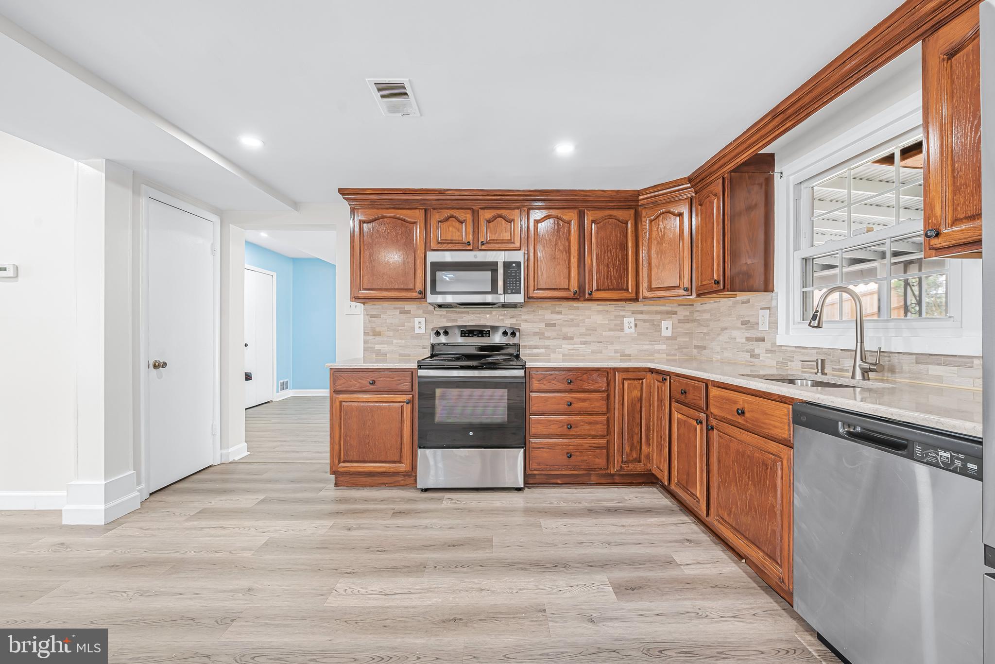 THE PROVINCES - Residential