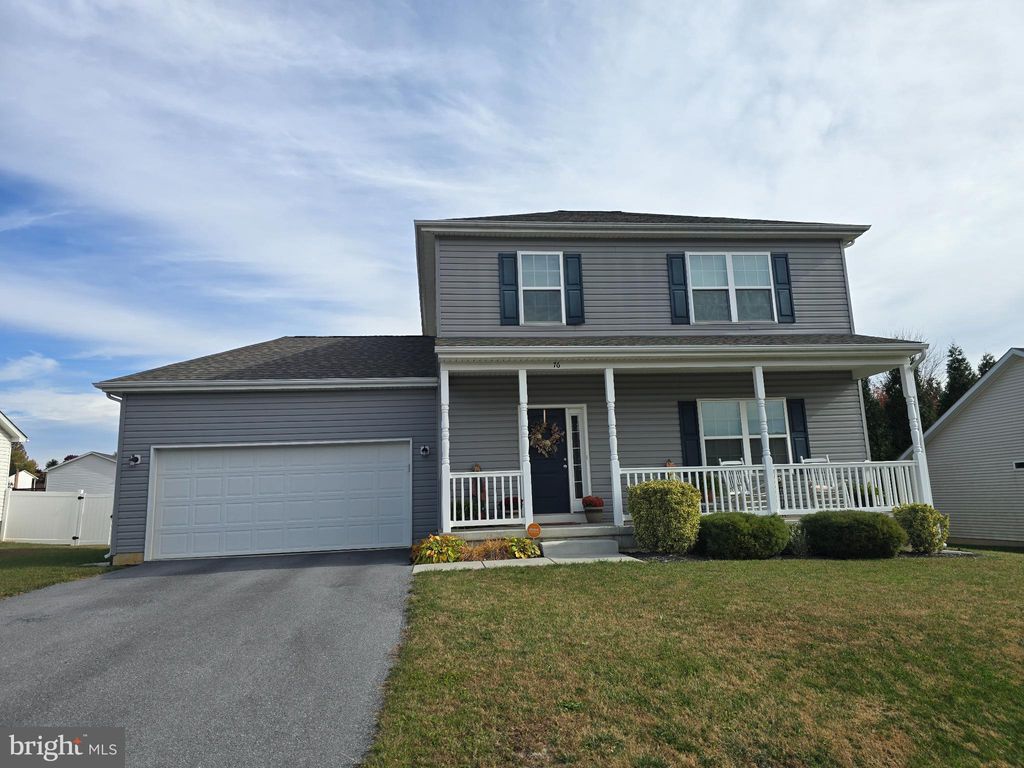 Photo of 76 Twickenham Drive, MARTINSBURG, WV 25403 (MLS # WVBE2045704)