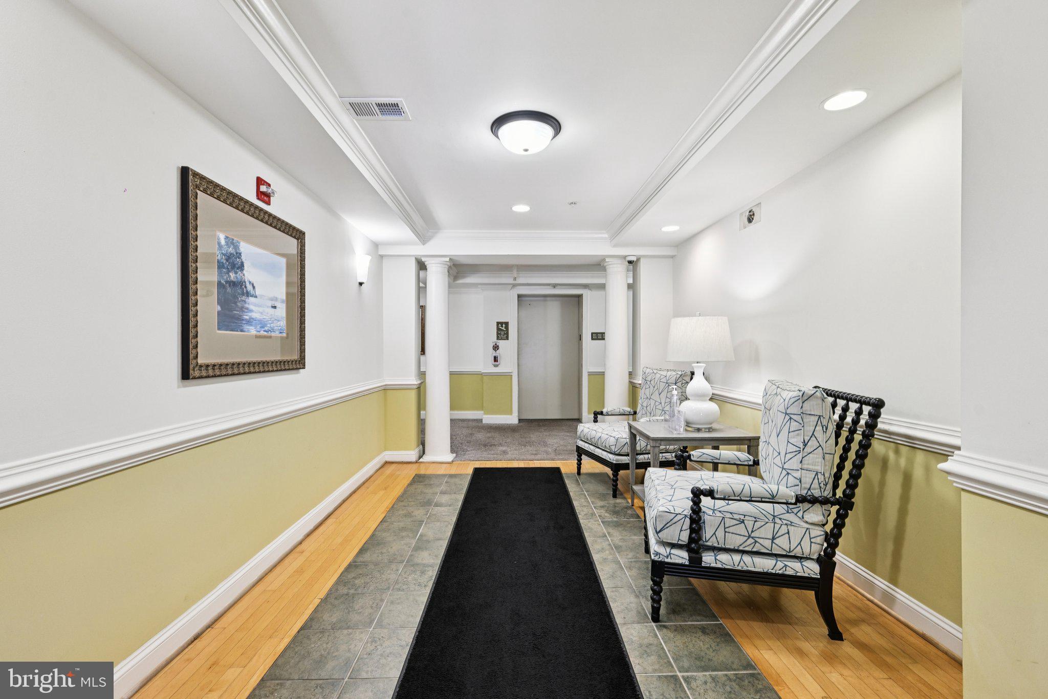 2907 SAINTSBURY PLAZA 206