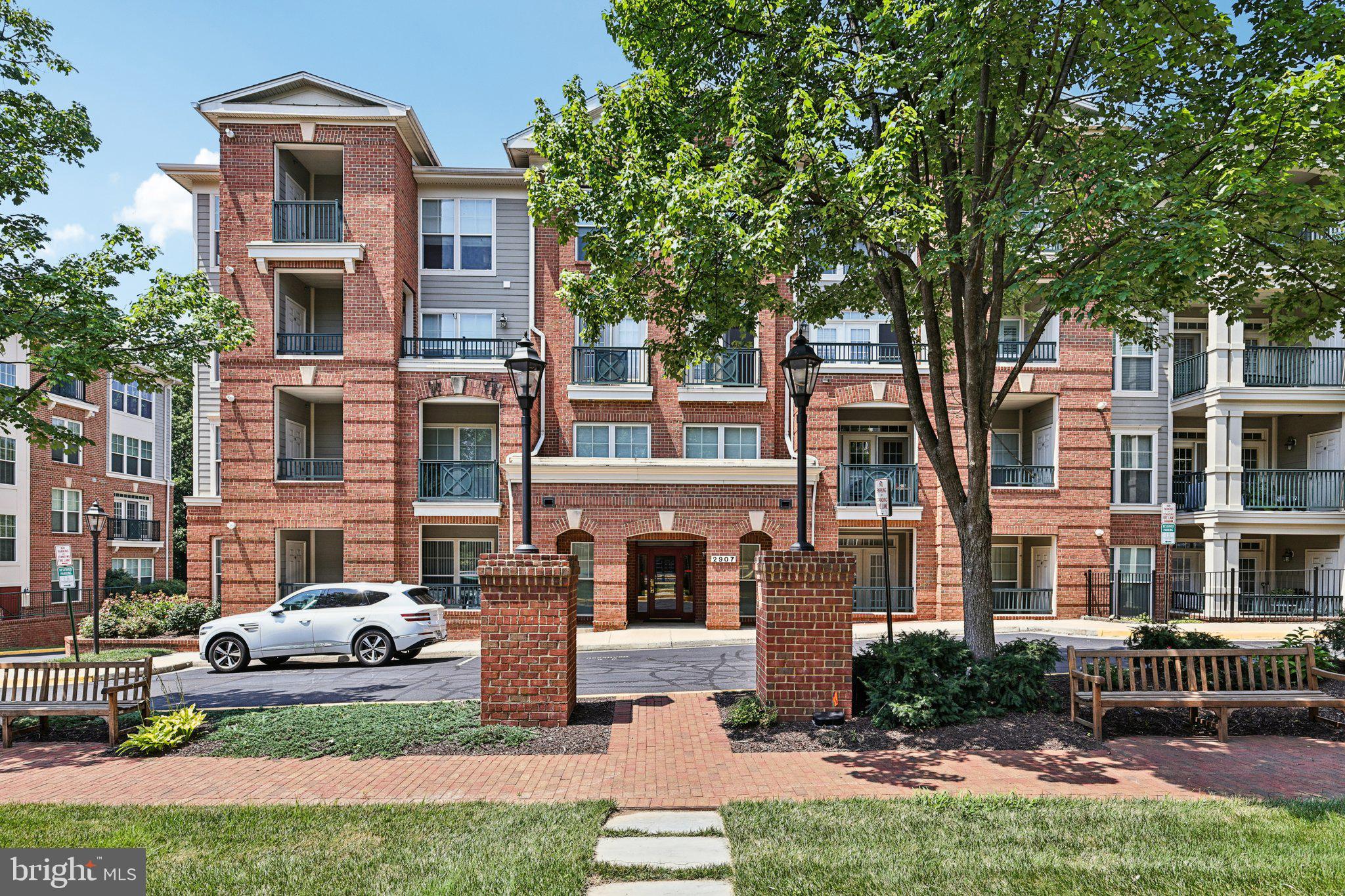 2907 SAINTSBURY PLAZA 206