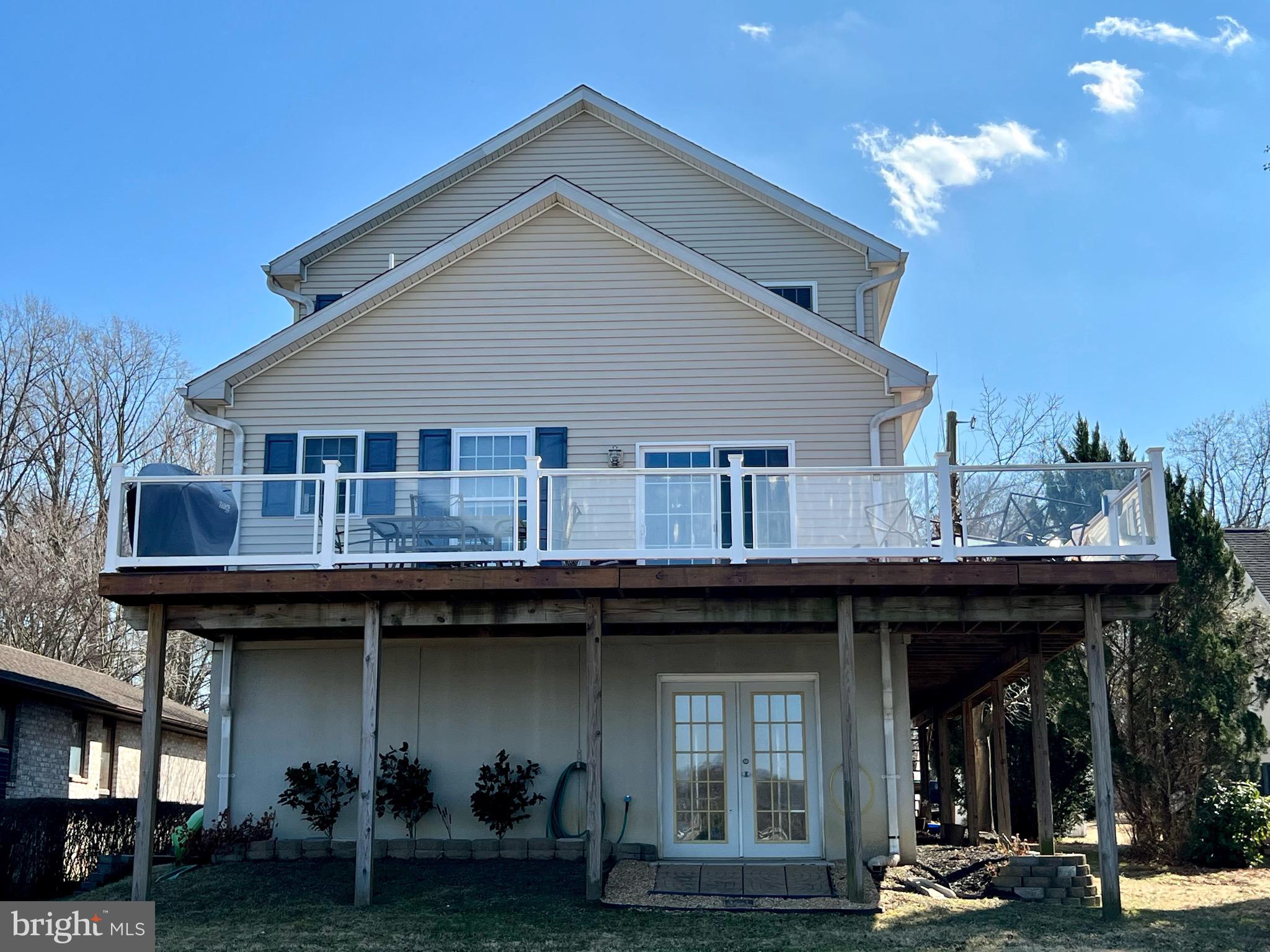 **Waterfront**
Beautiful large 3Br 2 full & 2 1/2 bath Colonial. Lots of room to grow! Nice Island Kitchen, Formal Dining Room, Breakfast Nook, Living Room, Game Room as well as a Family Room with Kitchenette and Powder Room with sliders to the water side deck! (You’ll spend all of your time right there! ????) Garage plus extra storage and plenty of parking for those summertime parties! Pier and Bulkhead, perfect elevation, and NO Flood Ins.! Must been seen! Big Value in this CRAZY Market!