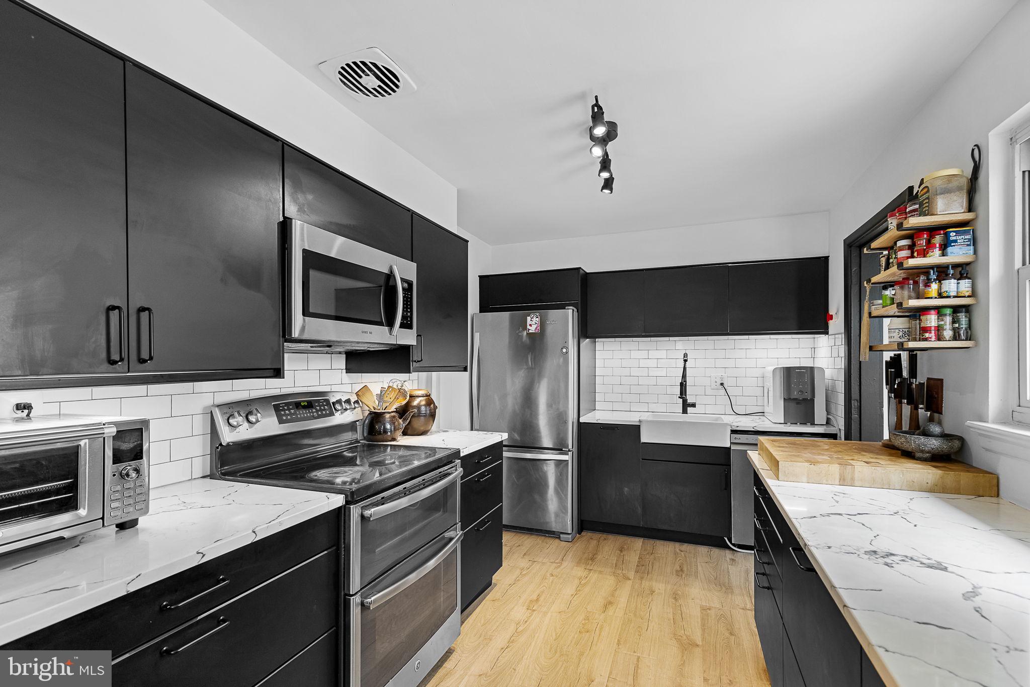 3221 SHERRY COURT