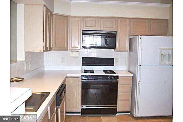 HIGHLAND AT GUNSTON CORNER - Residential Lease