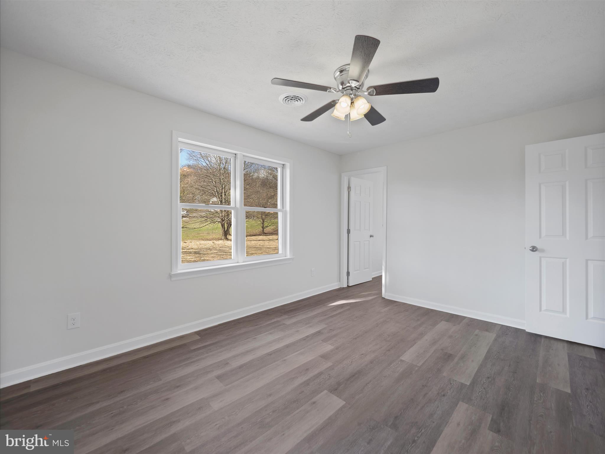 FORT HILL FARMS - Residential