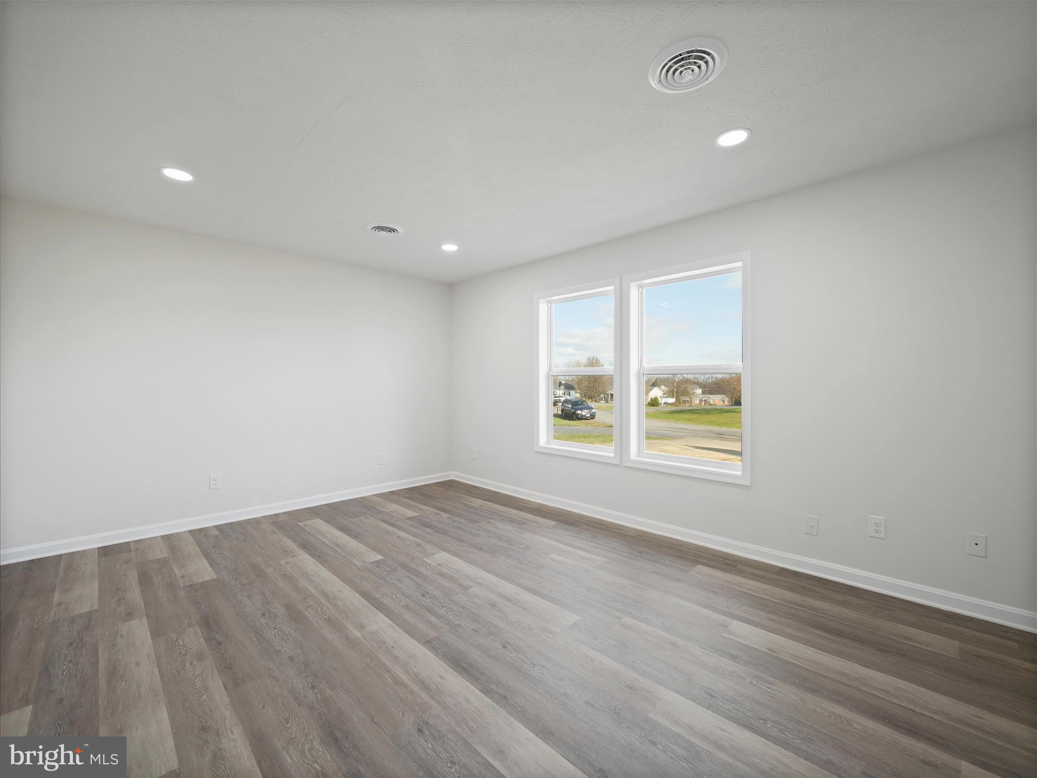 FORT HILL FARMS - Residential