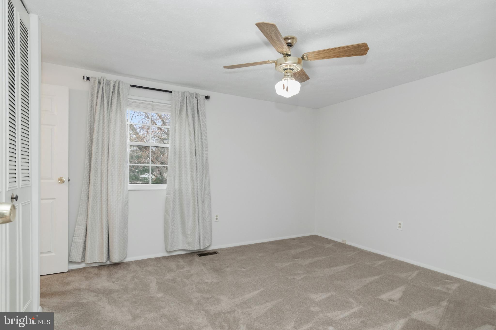 EDGELEA WOODS - Residential