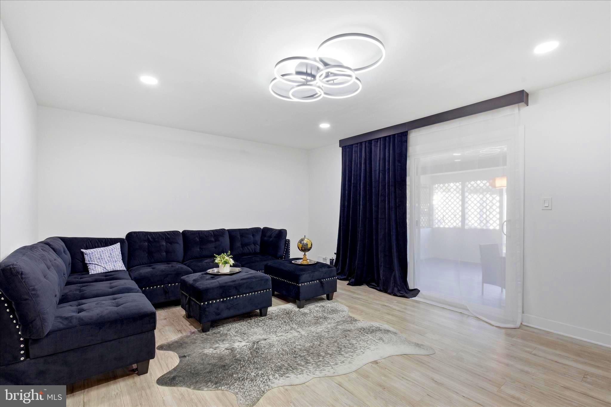 CENTRAL PARK CONDO - Residential