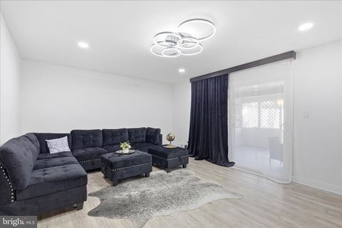 16 DAIMLER DRIVE 62 CAPITOL HEIGHTS MD 20743