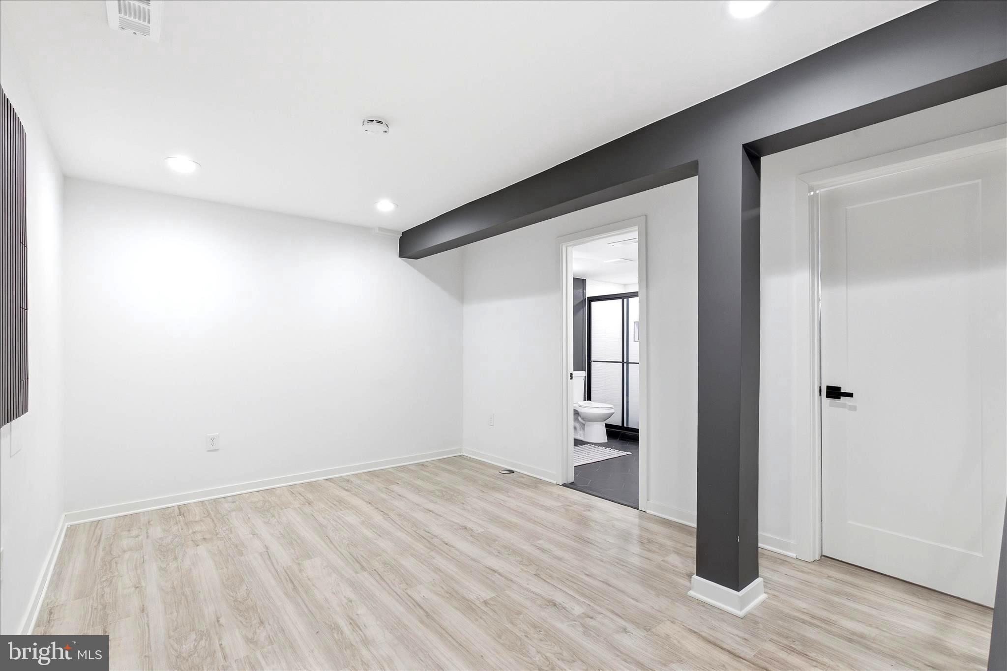 CENTRAL PARK CONDO - Residential