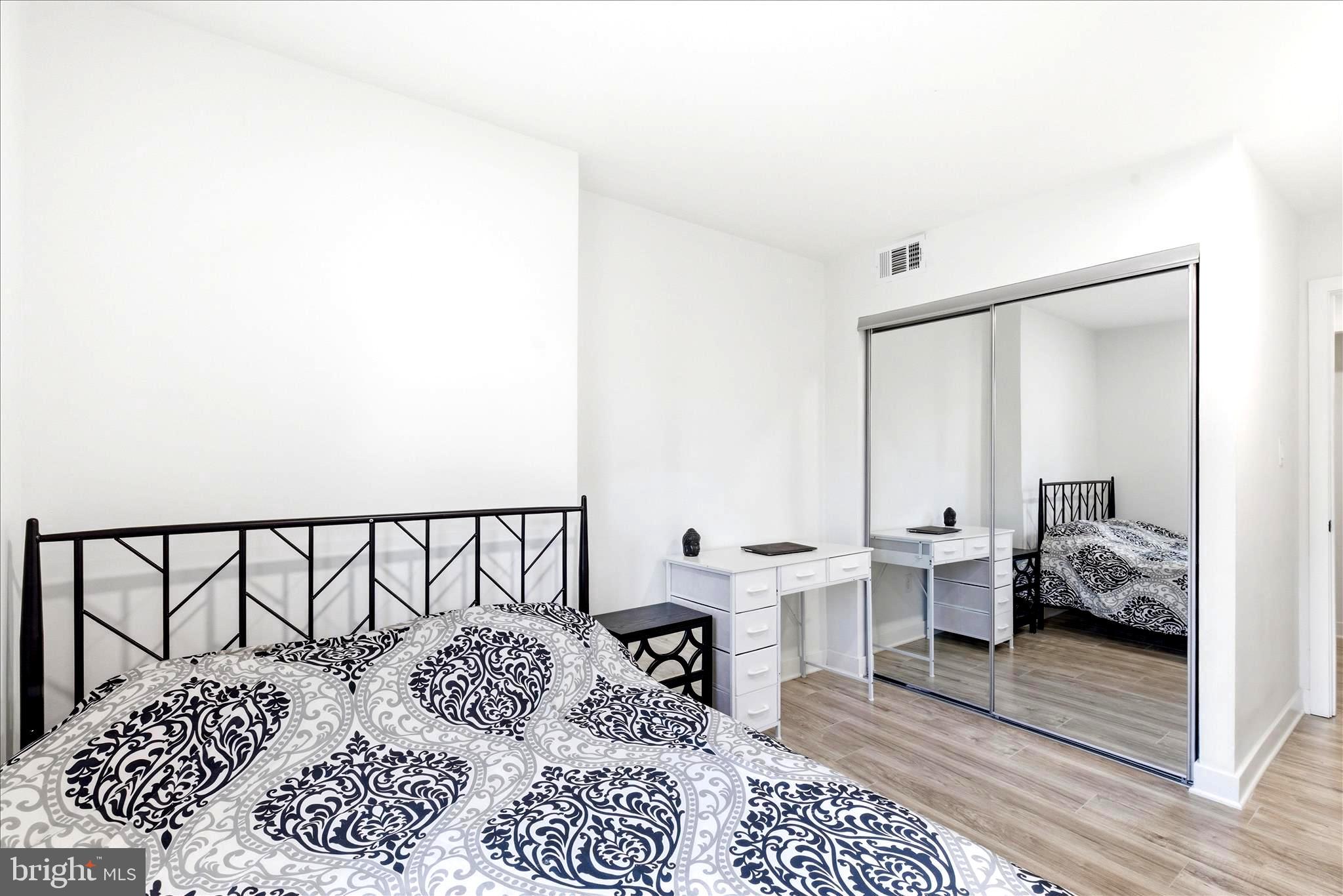 CENTRAL PARK CONDO - Residential