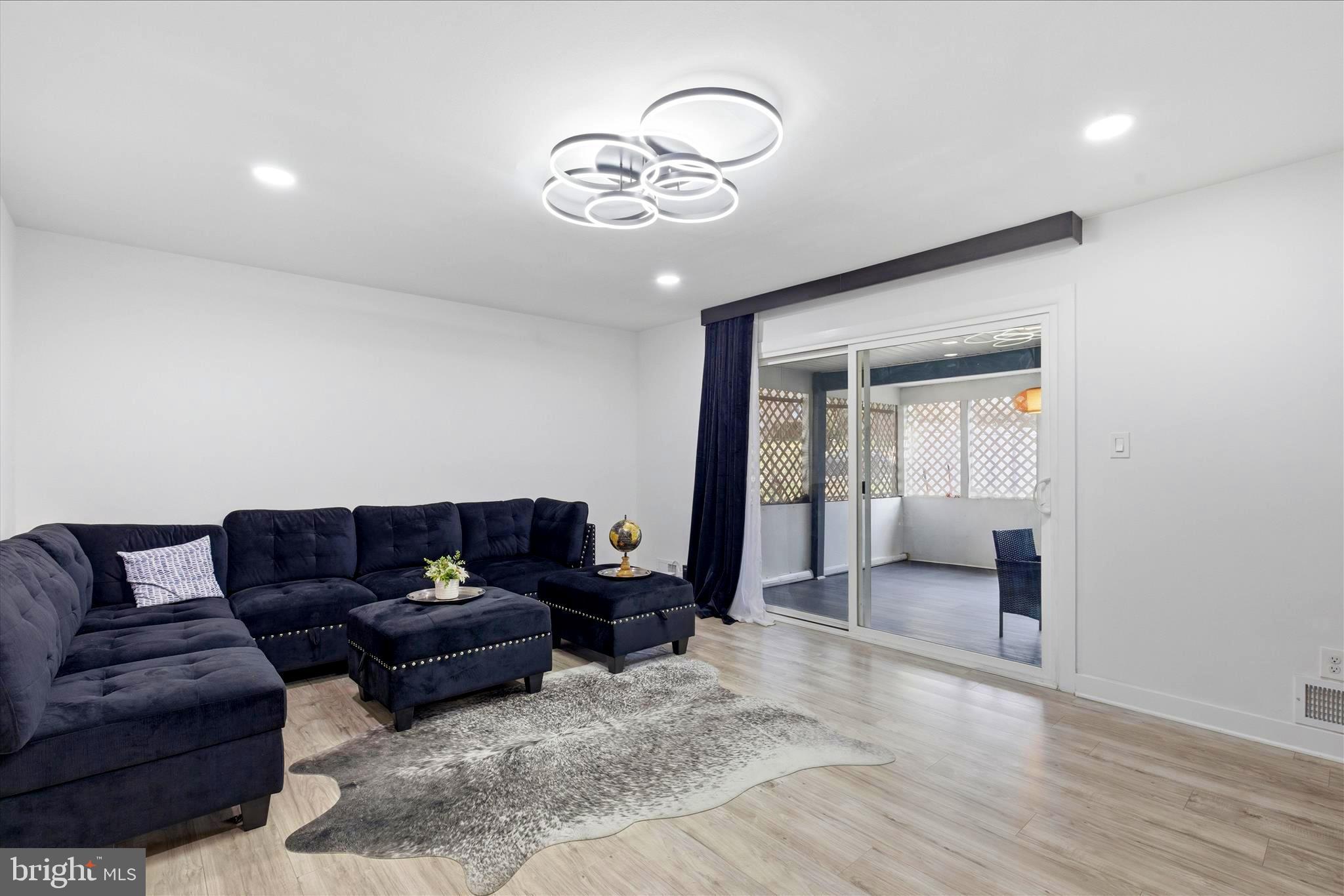 CENTRAL PARK CONDO - Residential