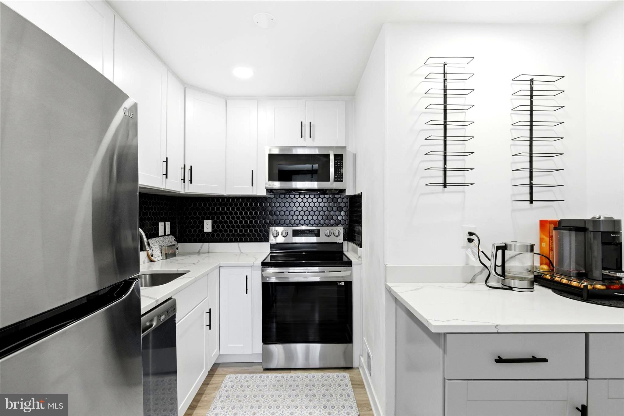 CENTRAL PARK CONDO - Residential