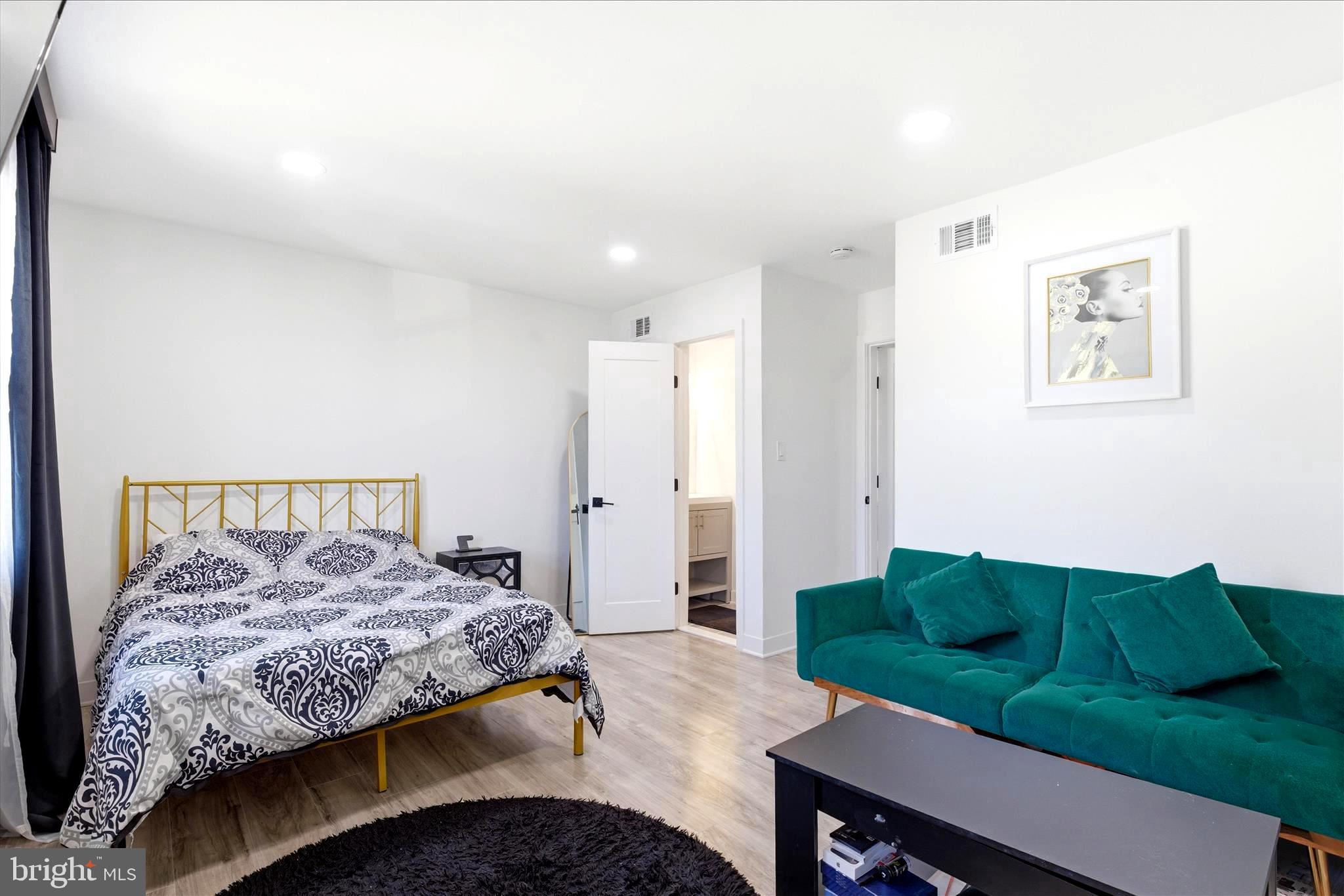 CENTRAL PARK CONDO - Residential