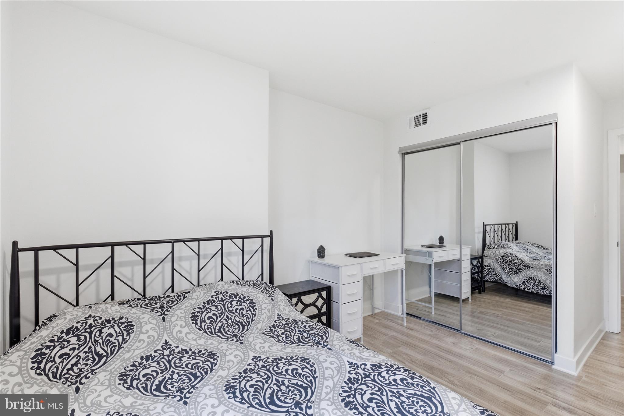 CENTRAL PARK CONDO - Residential