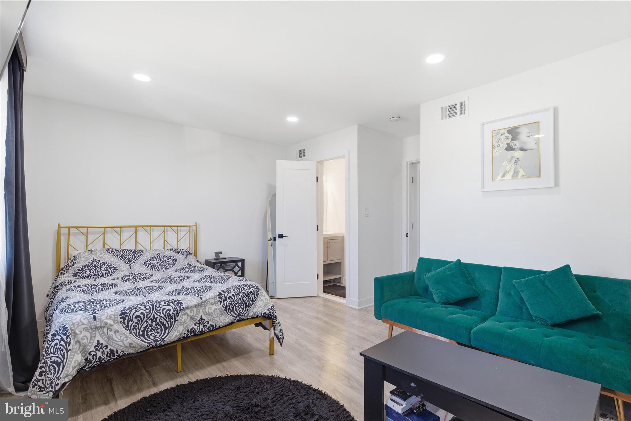 CENTRAL PARK CONDO - Residential