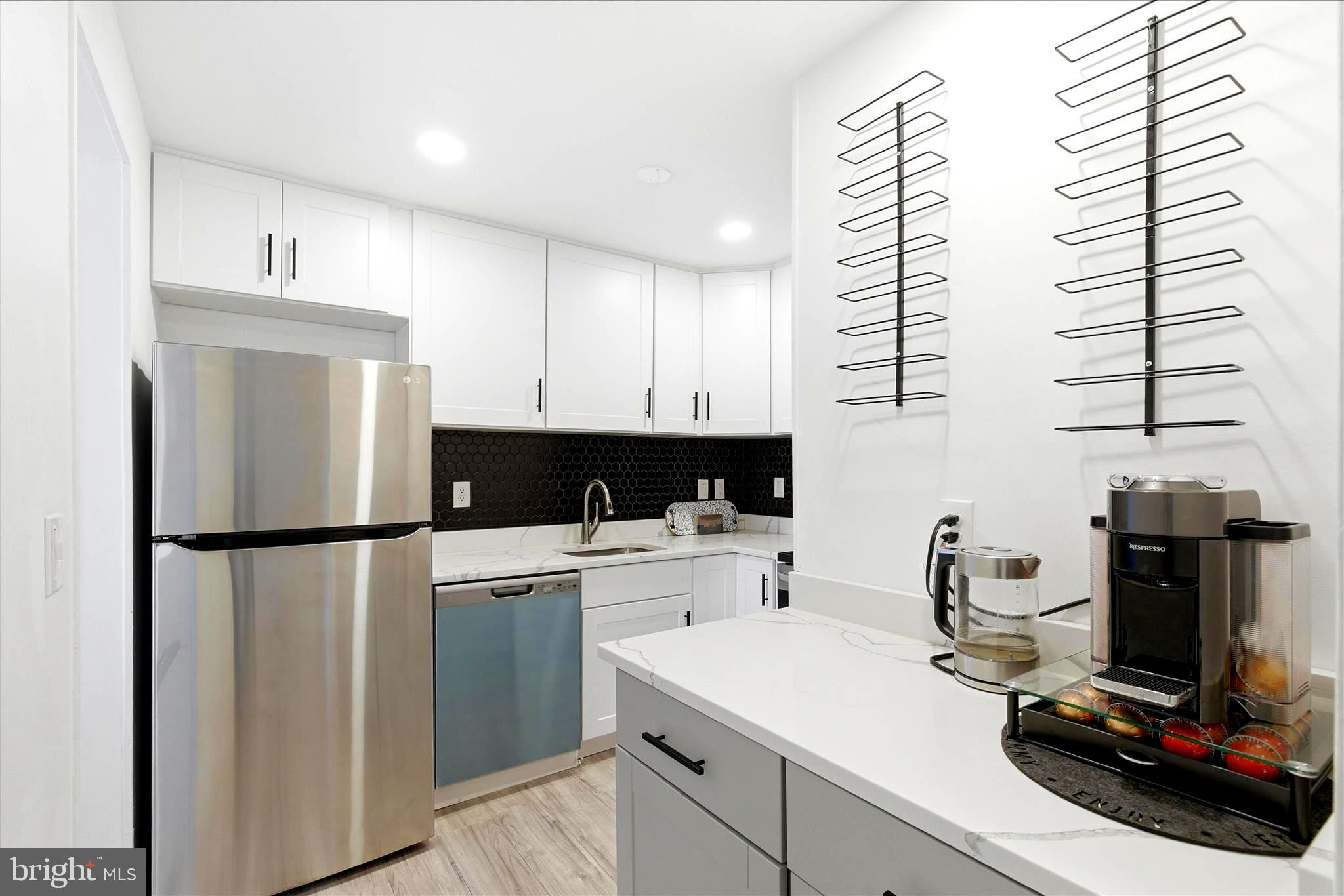 CENTRAL PARK CONDO - Residential