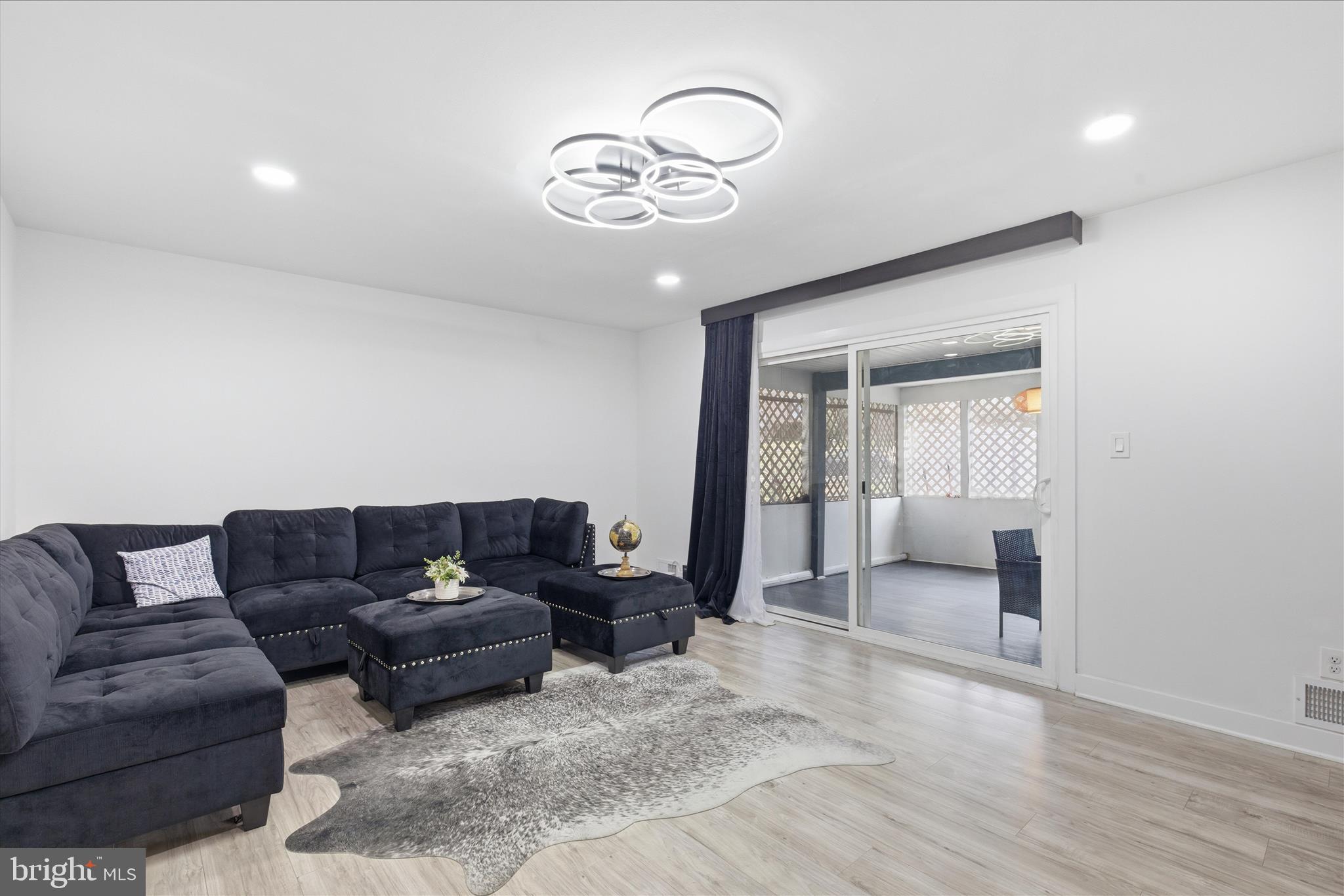 CENTRAL PARK CONDO - Residential