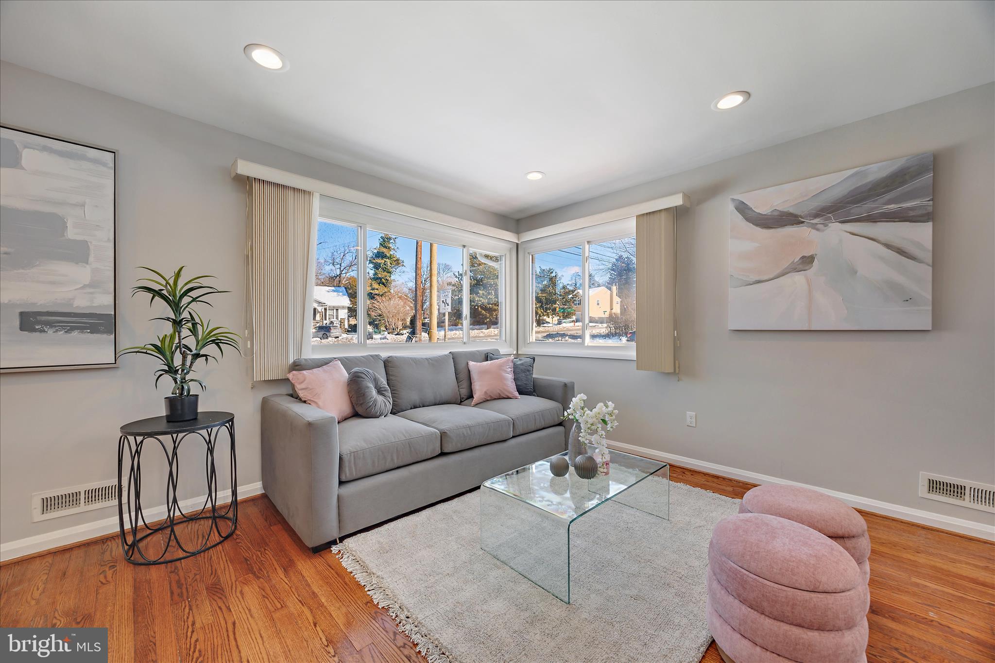 OAK COURT - Residential