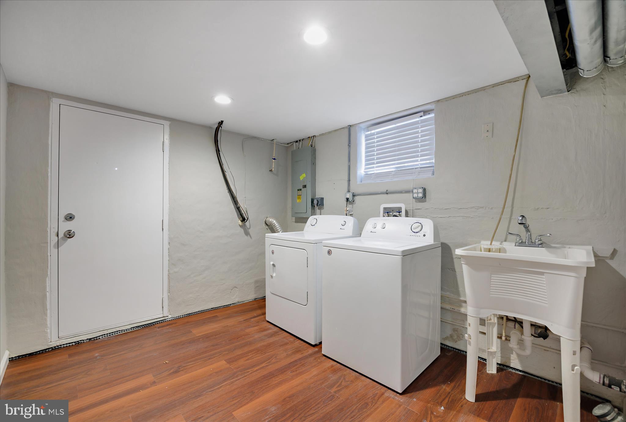 OAK COURT - Residential