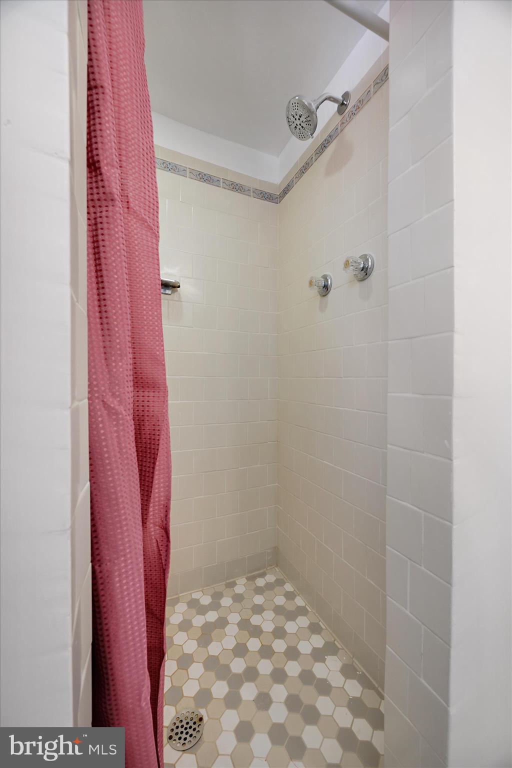 OAK COURT - Residential