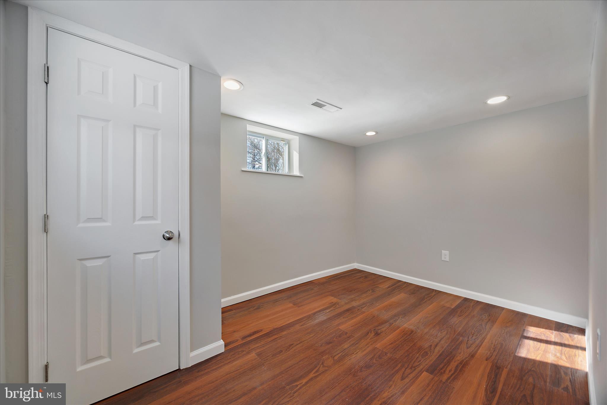 OAK COURT - Residential