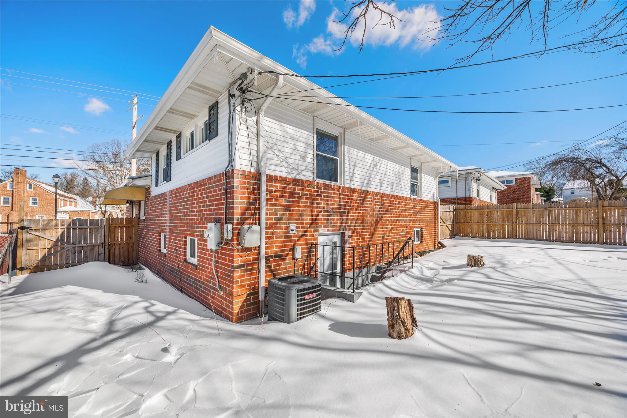 OAK COURT - Residential