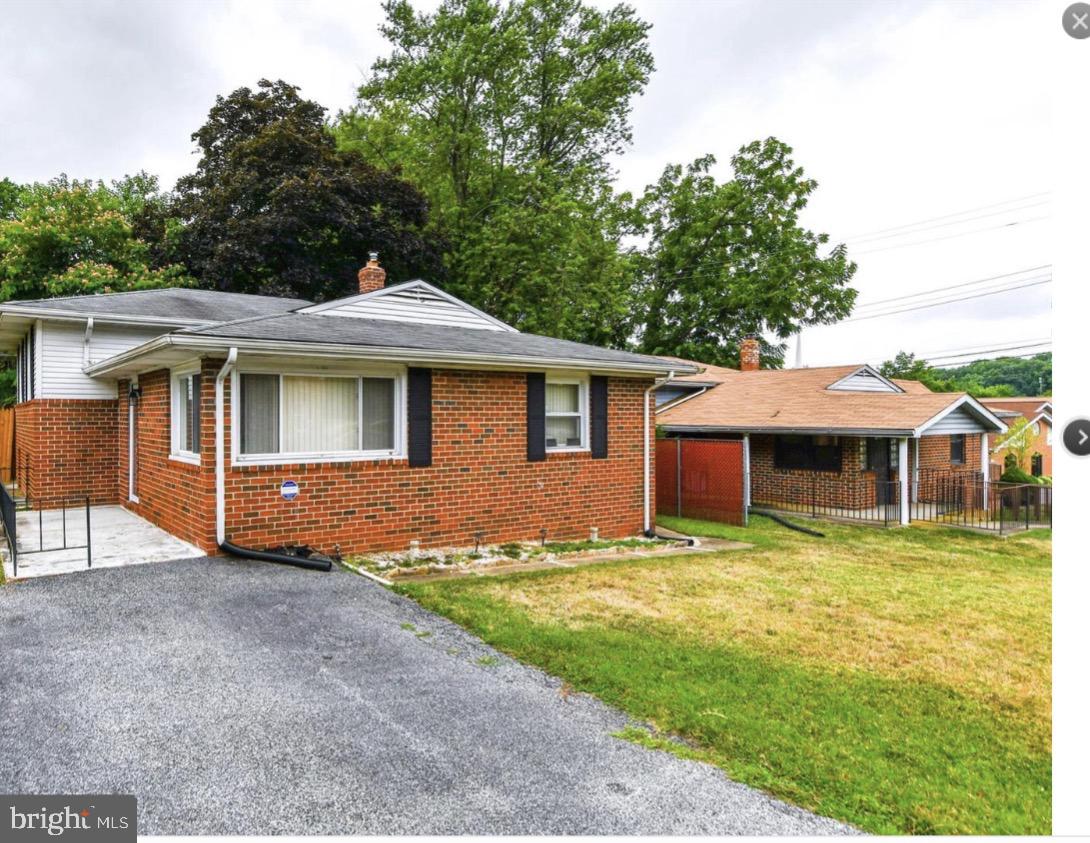 OAK COURT - Residential