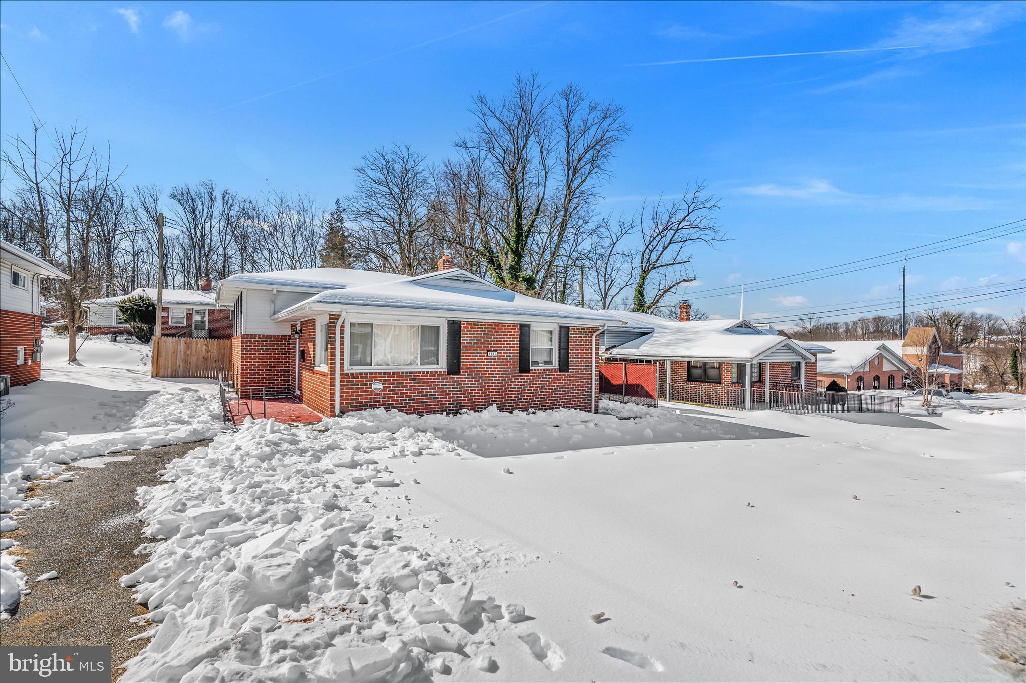 OAK COURT - Residential